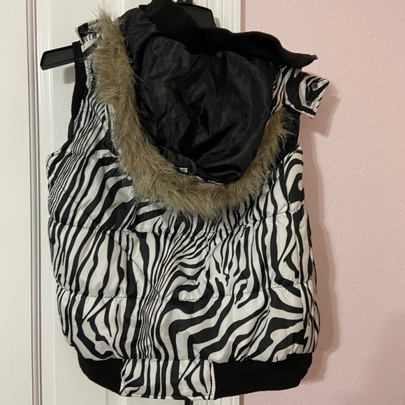 Vest - Picture 2 of 2